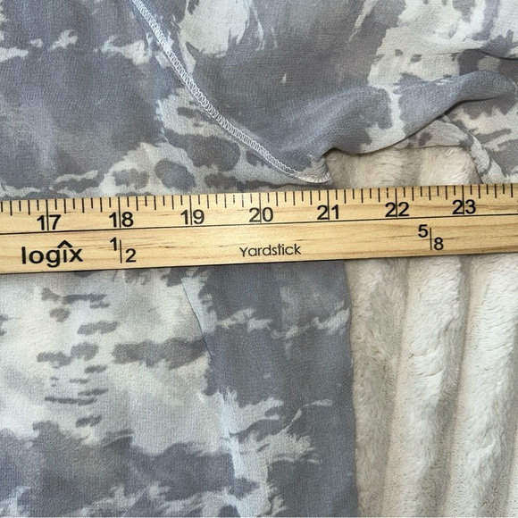 Club Monaco Gray and White Graphic Sweatshirt Tye Dye Silk Large - Picture 7 of 8